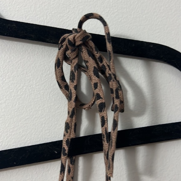 Cheetah print tank top with top straps. New with tags Abercrombie size small - Picture 2 of 3